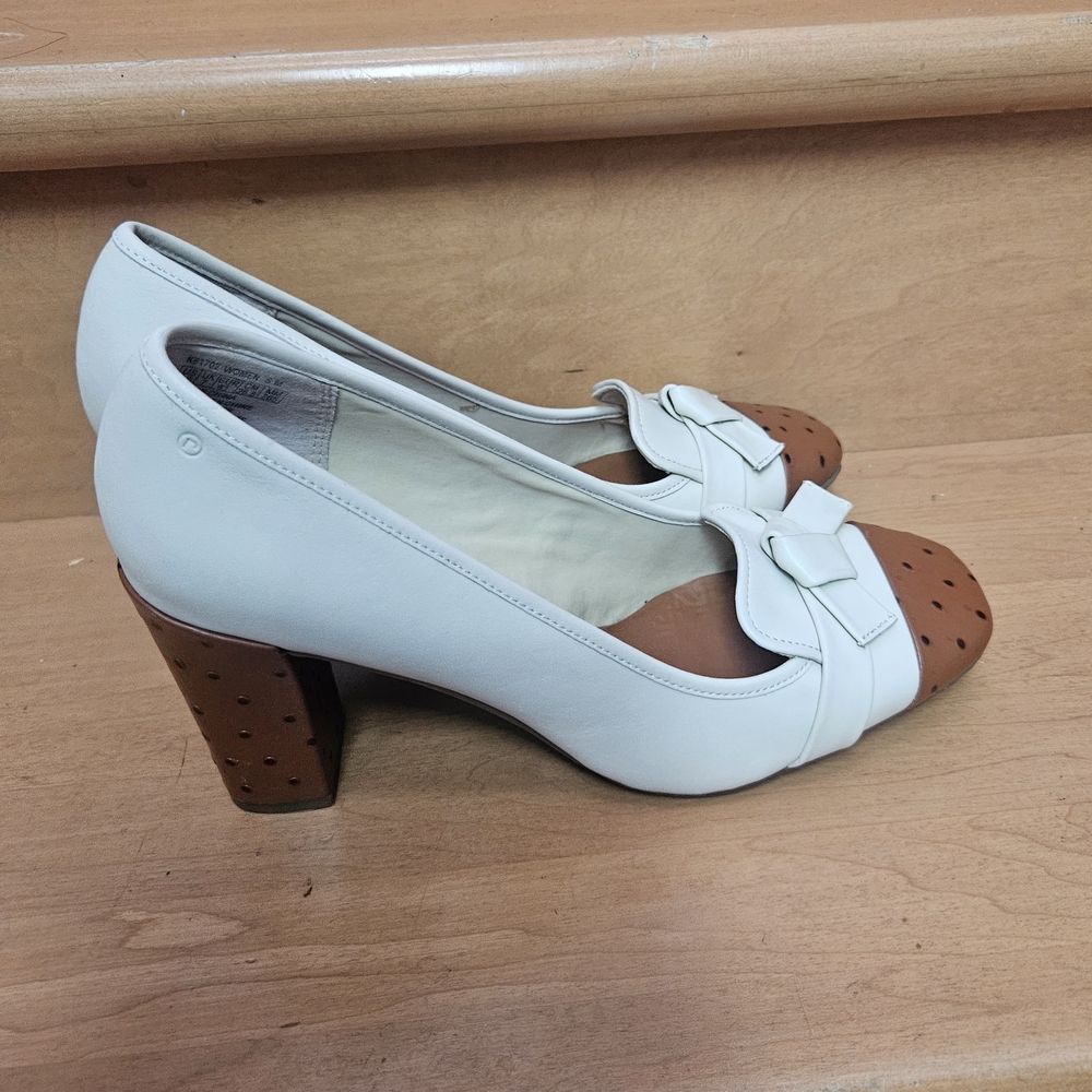 Elegant Two-Tone Women's Pumps - Picture 3 of 6